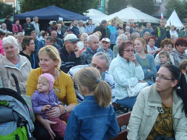 Króla w Lesznie witały tłumy (zdjęcia)