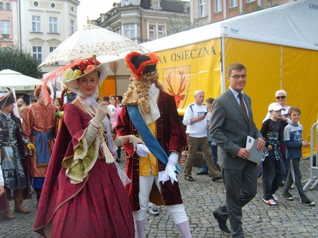 Króla w Lesznie witały tłumy (zdjęcia)