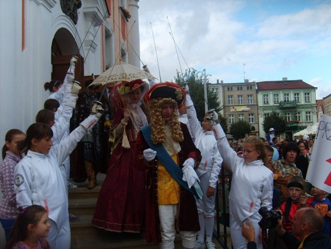 Króla w Lesznie witały tłumy (zdjęcia)