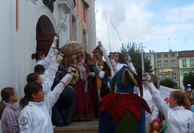 Króla w Lesznie witały tłumy (zdjęcia)