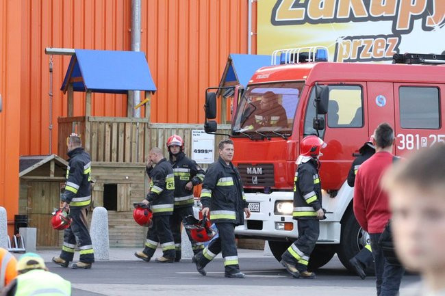 Pożar w markecie OBI w Lesznie (zdjęcia)