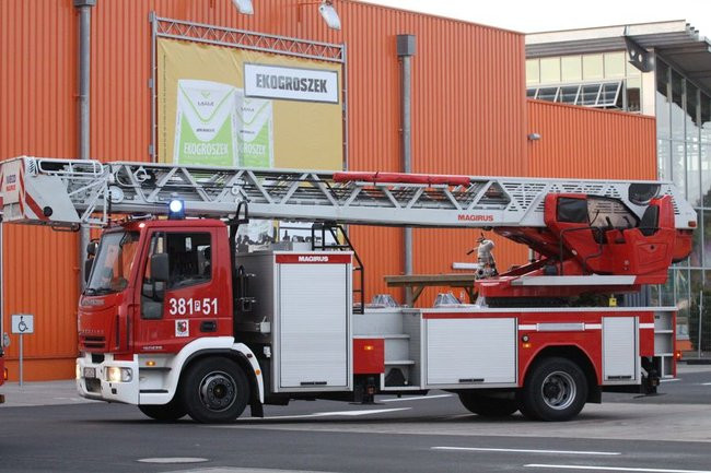 Pożar w markecie OBI w Lesznie (zdjęcia)