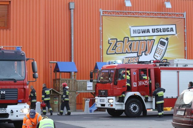 Pożar w markecie OBI w Lesznie (zdjęcia)