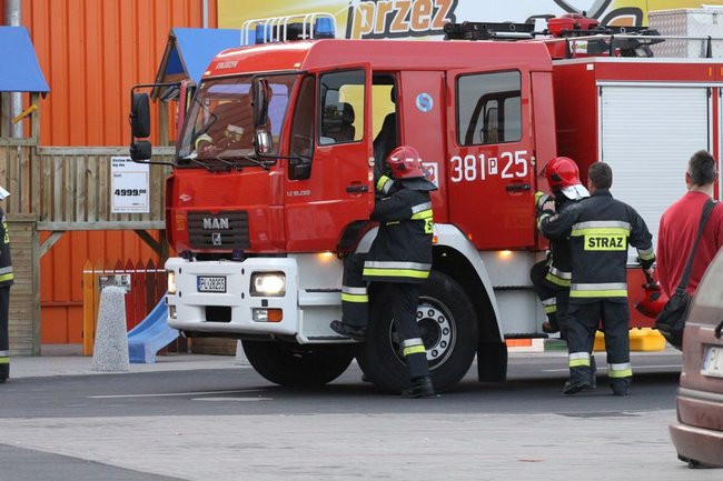 Pożar w markecie OBI w Lesznie (zdjęcia)