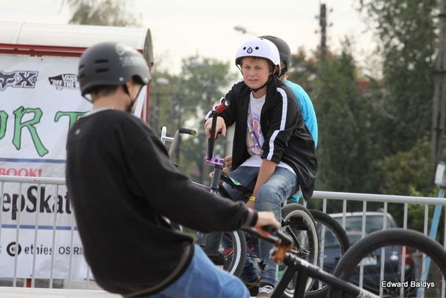 Fruwali na Skateplazie (zdjęcia)