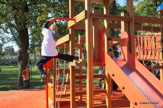 Jest plac zabaw, za rok będą boiska (zdjęcia)