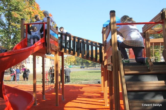 Jest plac zabaw, za rok będą boiska (zdjęcia)