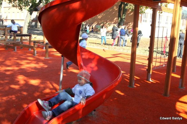 Jest plac zabaw, za rok będą boiska (zdjęcia)