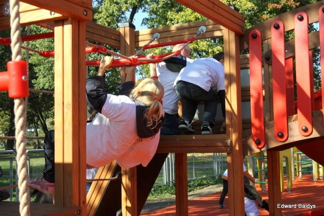 Jest plac zabaw, za rok będą boiska (zdjęcia)