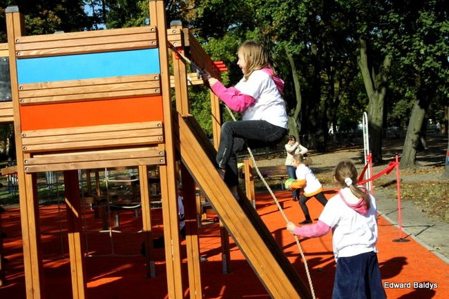 Jest plac zabaw, za rok będą boiska (zdjęcia)