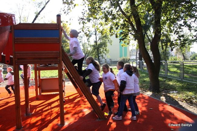 Jest plac zabaw, za rok będą boiska (zdjęcia)