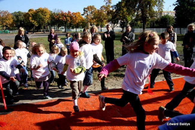 Jest plac zabaw, za rok będą boiska (zdjęcia)
