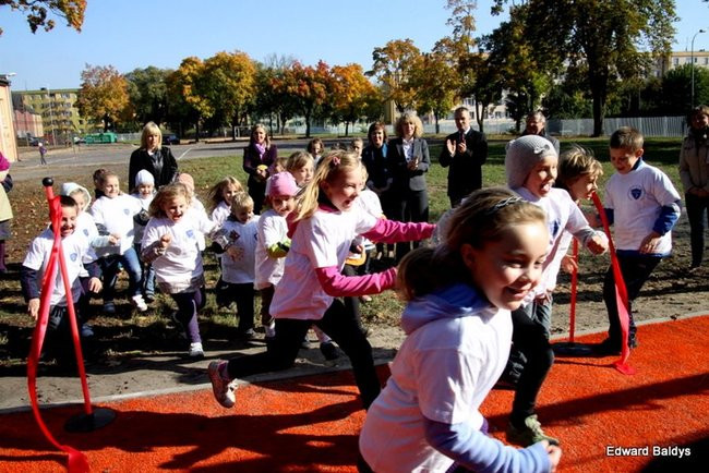 Jest plac zabaw, za rok będą boiska (zdjęcia)