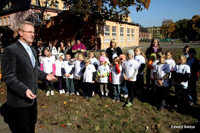 Jest plac zabaw, za rok będą boiska (zdjęcia)