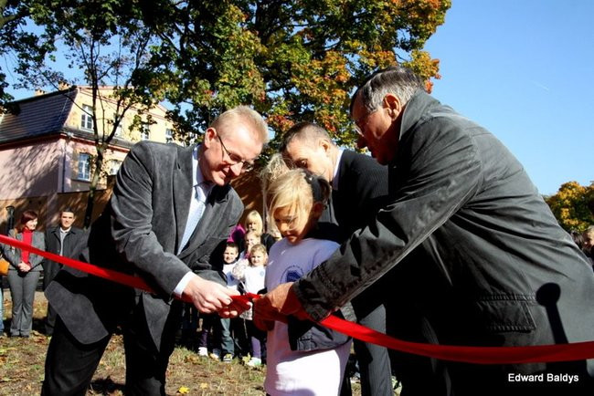 Jest plac zabaw, za rok będą boiska (zdjęcia)