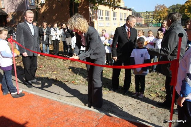 Jest plac zabaw, za rok będą boiska (zdjęcia)