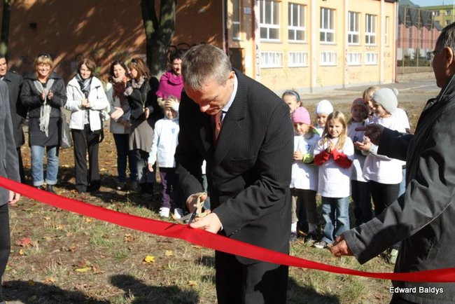 Jest plac zabaw, za rok będą boiska (zdjęcia)