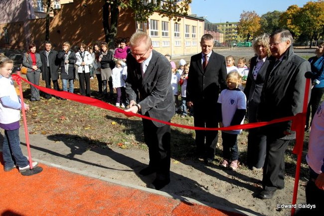 Jest plac zabaw, za rok będą boiska (zdjęcia)