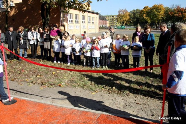 Jest plac zabaw, za rok będą boiska (zdjęcia)