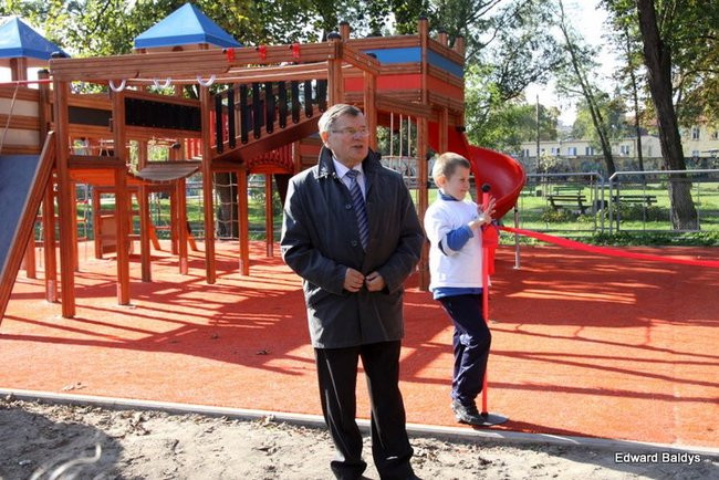 Jest plac zabaw, za rok będą boiska (zdjęcia)