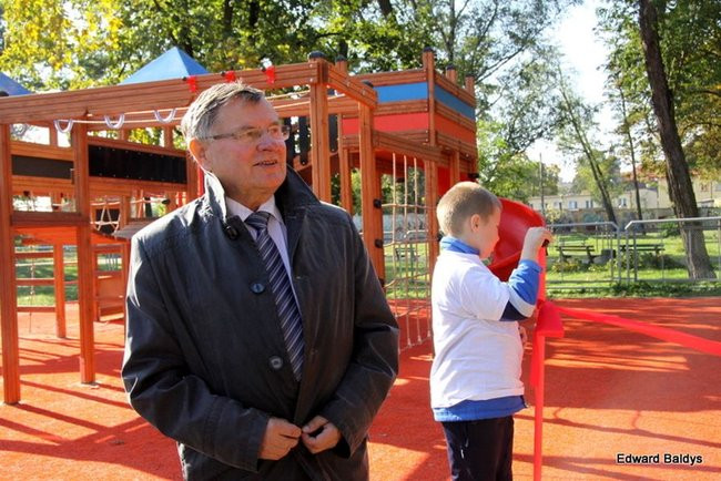 Jest plac zabaw, za rok będą boiska (zdjęcia)