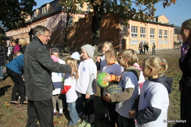 Jest plac zabaw, za rok będą boiska (zdjęcia)