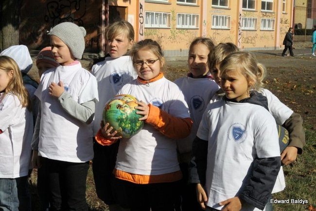 Jest plac zabaw, za rok będą boiska (zdjęcia)