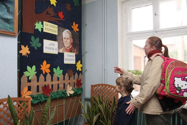 Papieskie kremowki w SP nr 2 (zdjęcia)