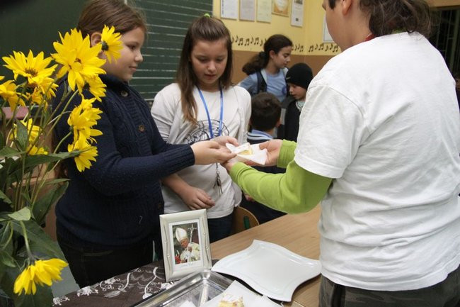 Papieskie kremowki w SP nr 2 (zdjęcia)