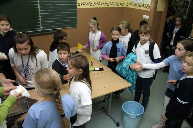 Papieskie kremowki w SP nr 2 (zdjęcia)