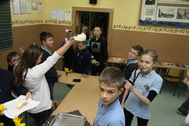 Papieskie kremowki w SP nr 2 (zdjęcia)