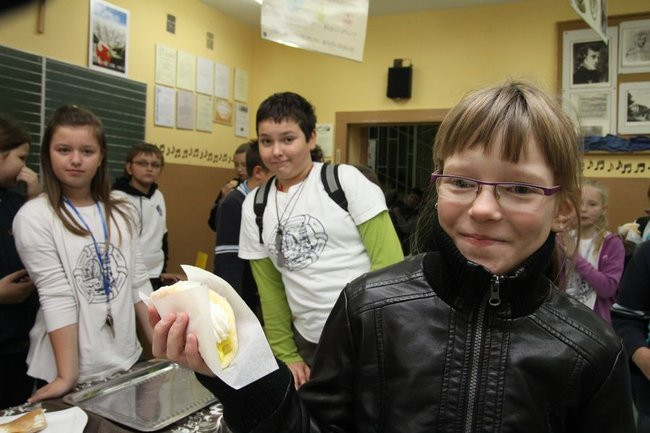 Papieskie kremowki w SP nr 2 (zdjęcia)