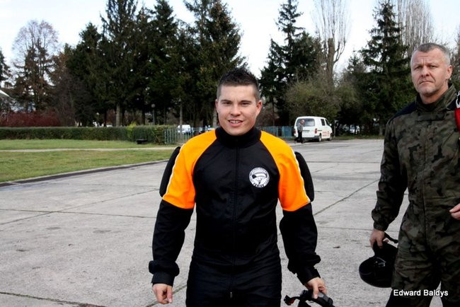 Podniebne Halloween na lotnisku (zdjęcia)