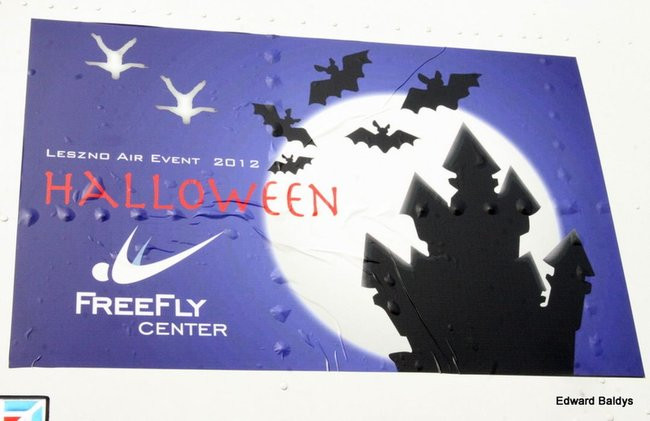 Podniebne Halloween na lotnisku (zdjęcia)