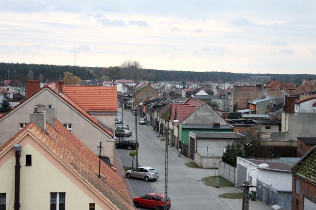 Wieża już stoi, niebawem zabiją dzwony (zdjęcia)