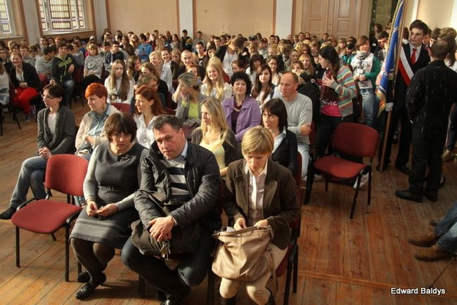 Apel w III LO w Lesznie (zdjęcia)