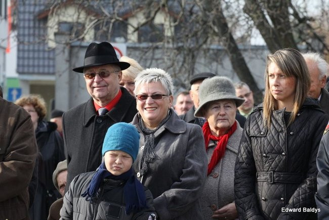 Coraz więcej ludzi chce świętować (zdjęcia)
