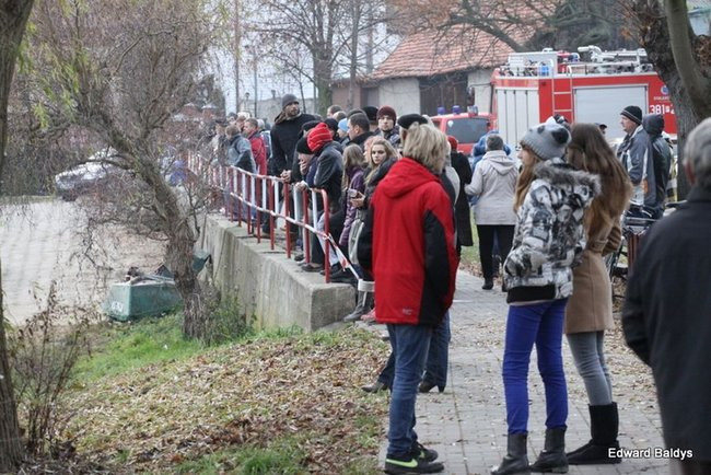 Jedna osoba nie żyje, drugiej szukają (zdjęcia)