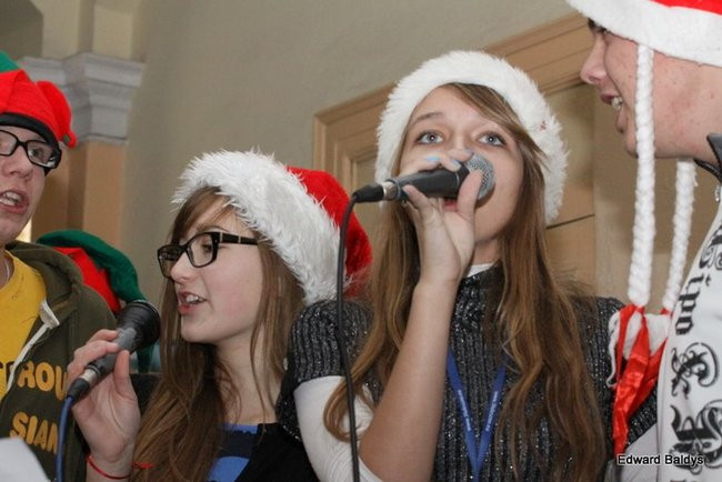 Mikołajki  w III LO  w Lesznie (dużo zdjęć)