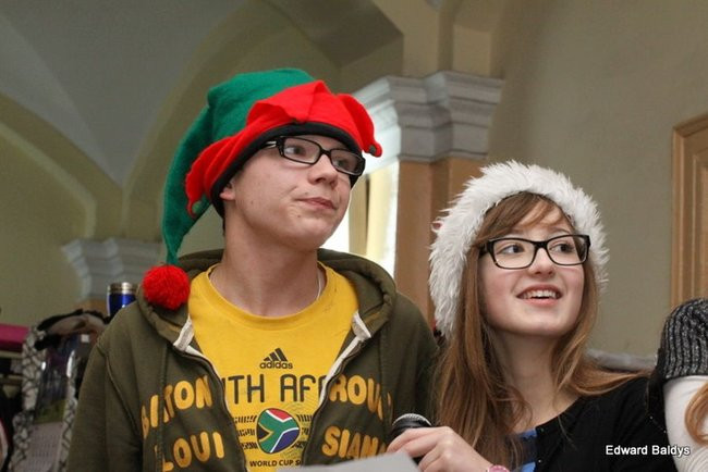 Mikołajki  w III LO  w Lesznie (dużo zdjęć)