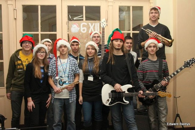 Mikołajki  w III LO  w Lesznie (dużo zdjęć)