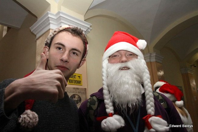 Mikołajki  w III LO  w Lesznie (dużo zdjęć)