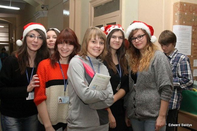 Mikołajki  w III LO  w Lesznie (dużo zdjęć)