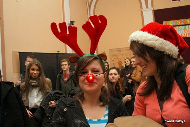 Mikołajki  w III LO  w Lesznie (dużo zdjęć)
