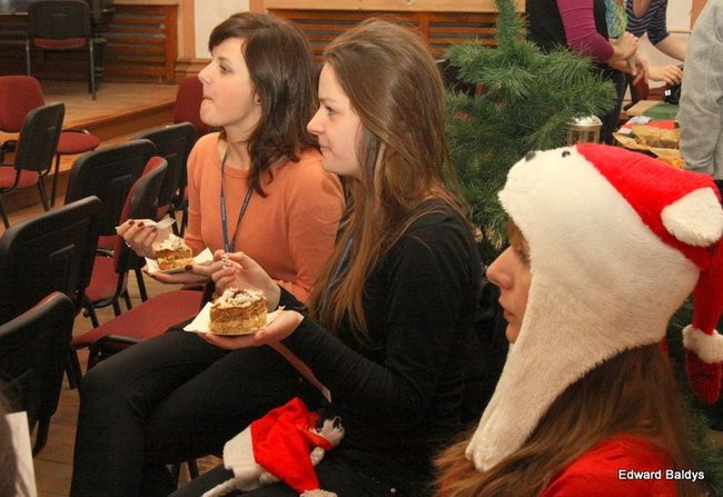 Mikołajki  w III LO  w Lesznie (dużo zdjęć)