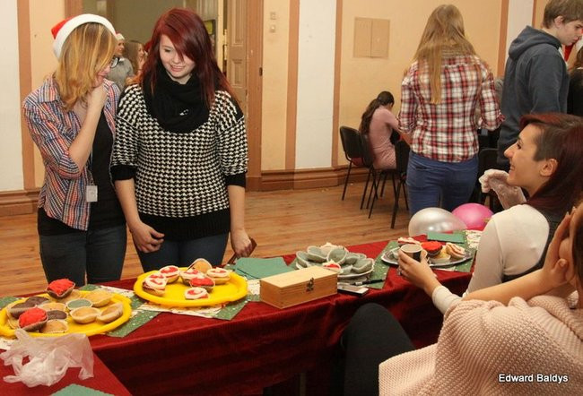 Mikołajki  w III LO  w Lesznie (dużo zdjęć)