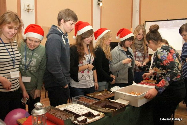 Mikołajki  w III LO  w Lesznie (dużo zdjęć)