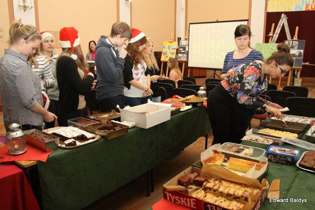 Mikołajki  w III LO  w Lesznie (dużo zdjęć)