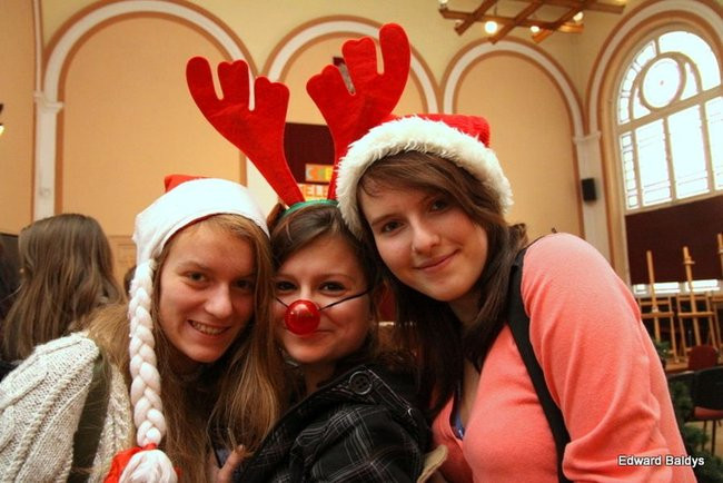 Mikołajki  w III LO  w Lesznie (dużo zdjęć)