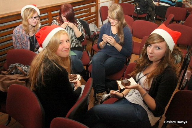 Mikołajki  w III LO  w Lesznie (dużo zdjęć)